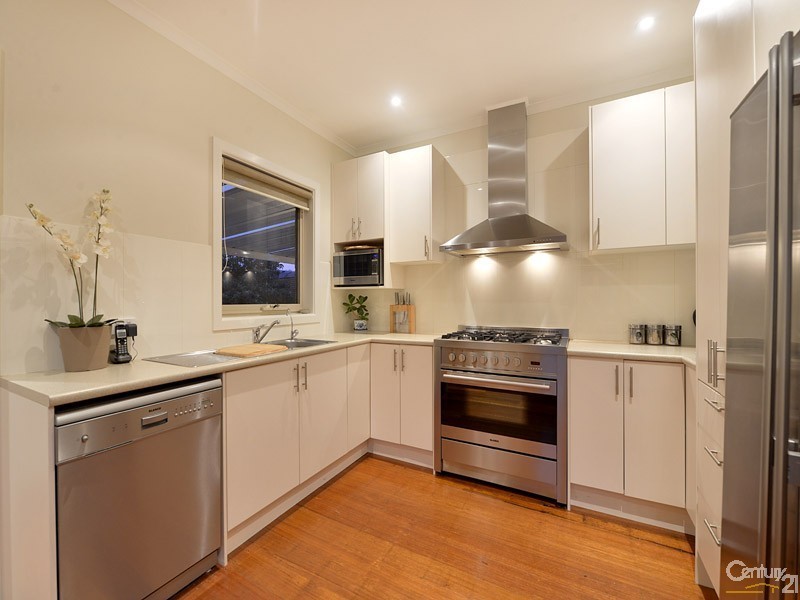 11 Brentwood Close, Clayton South VIC 3169