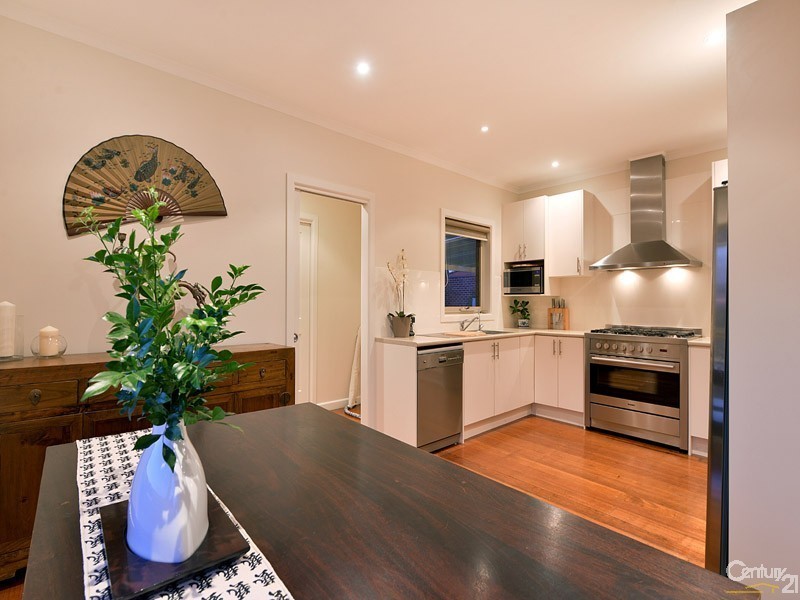 11 Brentwood Close, Clayton South VIC 3169