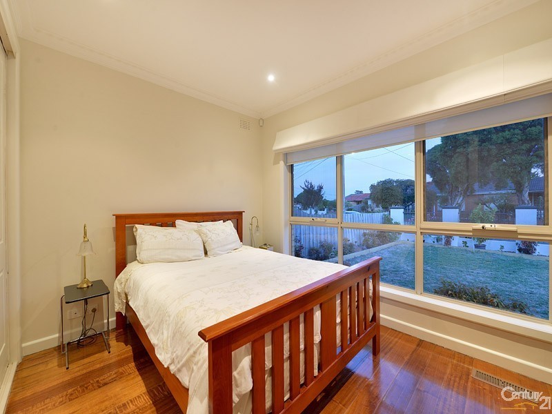 11 Brentwood Close, Clayton South VIC 3169