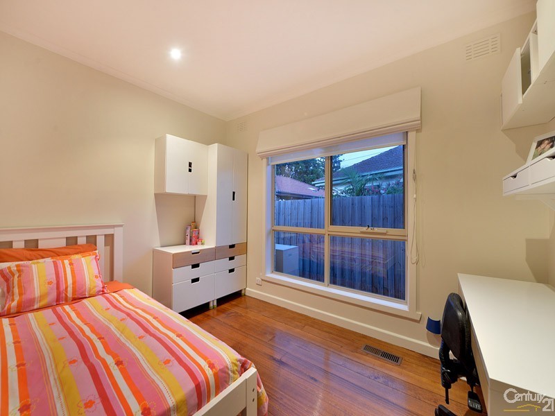 11 Brentwood Close, Clayton South VIC 3169