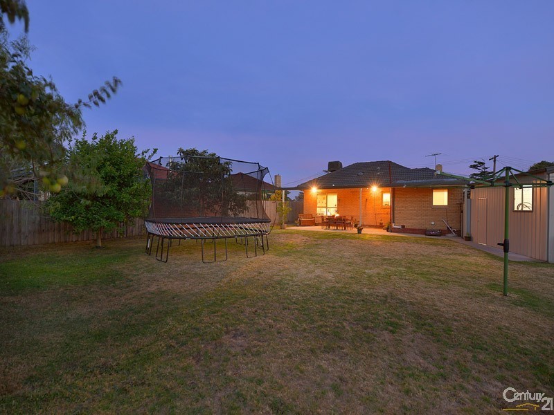 11 Brentwood Close, Clayton South VIC 3169