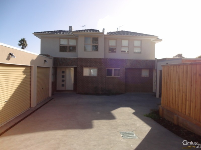 2/49 Eulinga Road, Clarinda VIC 3169