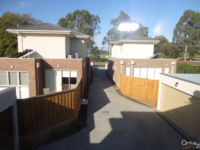 2/49 Eulinga Road, Clarinda VIC 3169