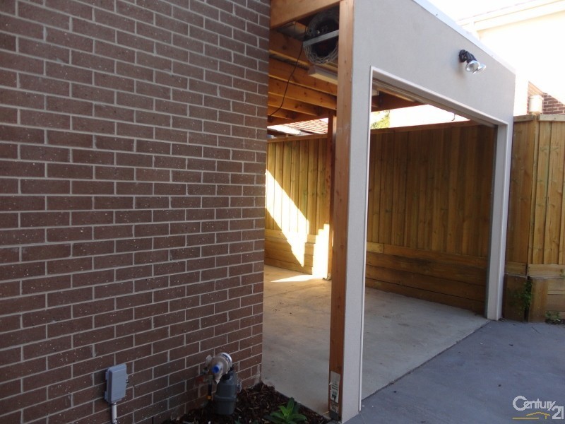 2/49 Eulinga Road, Clarinda VIC 3169