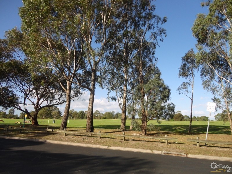 2/49 Eulinga Road, Clarinda VIC 3169