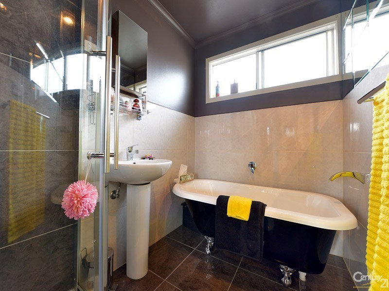 9B Manoon Road, Clayton South VIC 3169