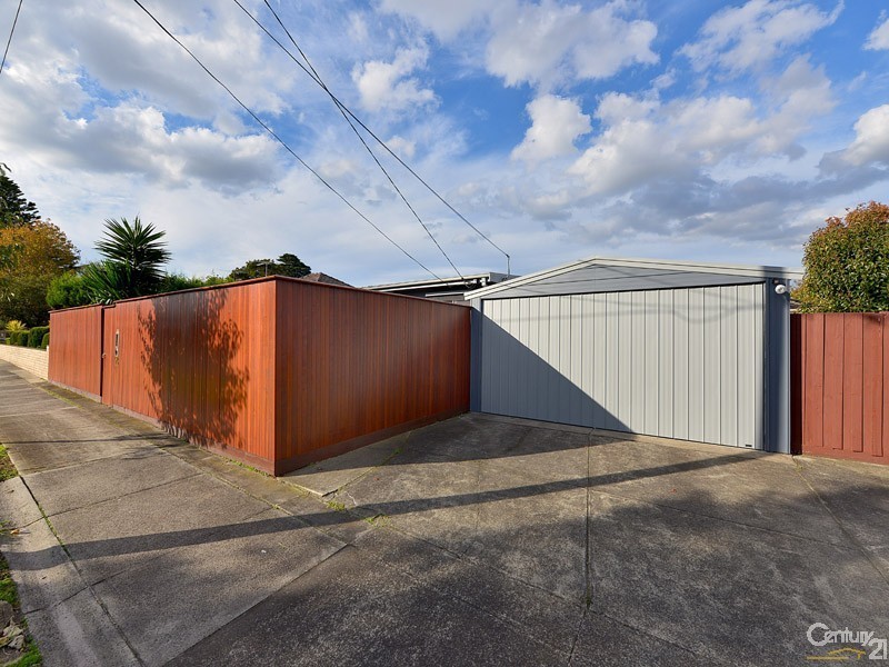 9B Manoon Road, Clayton South VIC 3169