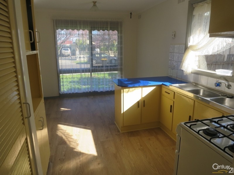 35 Glenelg Drive, Clayton South VIC 3169