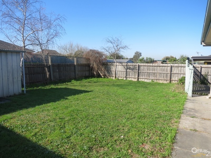 35 Glenelg Drive, Clayton South VIC 3169