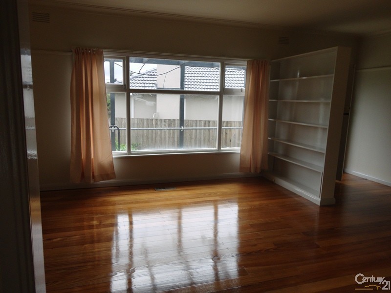 8 Tullius Avenue, Oakleigh East VIC 3166