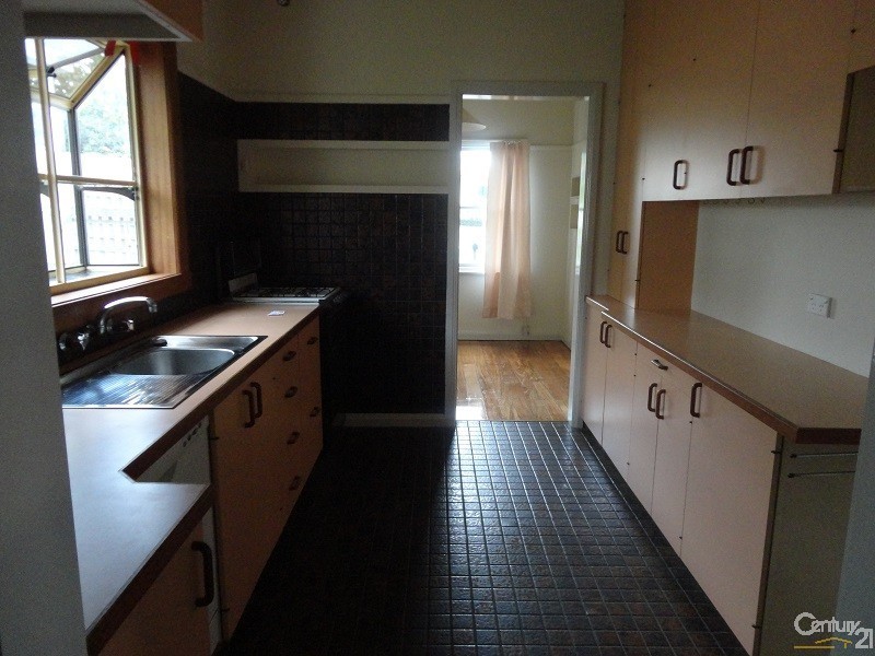 8 Tullius Avenue, Oakleigh East VIC 3166