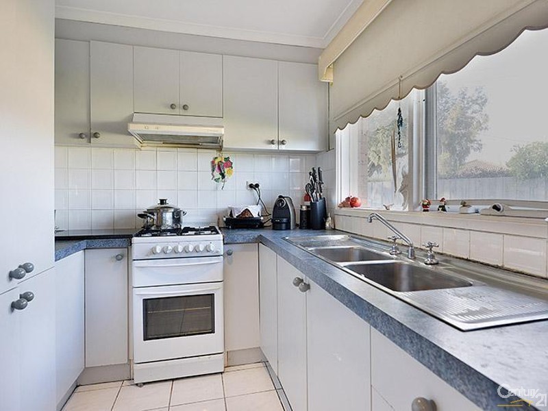 25 Glenelg Drive, Clayton South VIC 3169