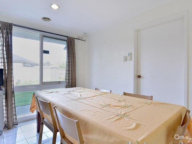 25 Glenelg Drive, Clayton South VIC 3169