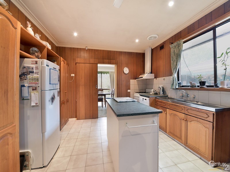 6 Ester Crescent, Clayton South VIC 3169