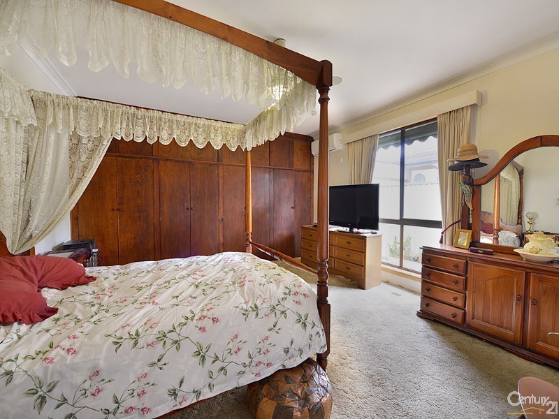 6 Ester Crescent, Clayton South VIC 3169