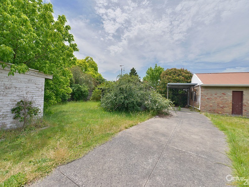 9 Burton Avenue, Clayton VIC 3168