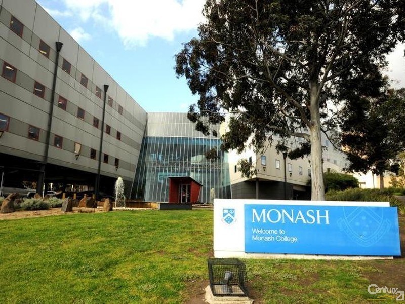 9 Burton Avenue, Clayton VIC 3168