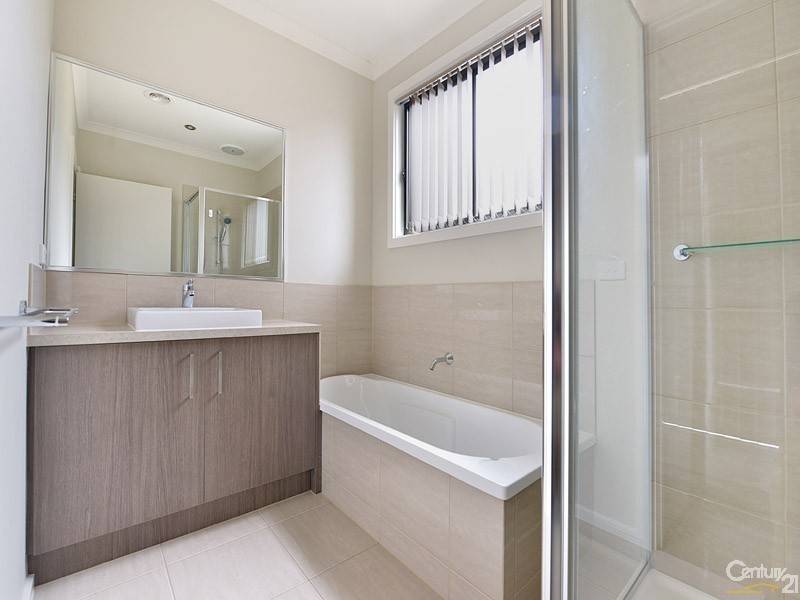 4B Rowson Grove, Clarinda VIC 3169