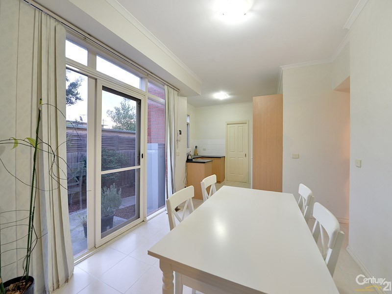 2/1108 Dandenong Road, Carnegie VIC 3163