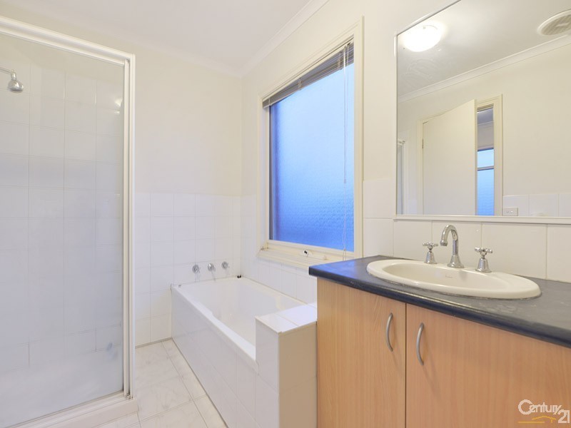 2/1108 Dandenong Road, Carnegie VIC 3163