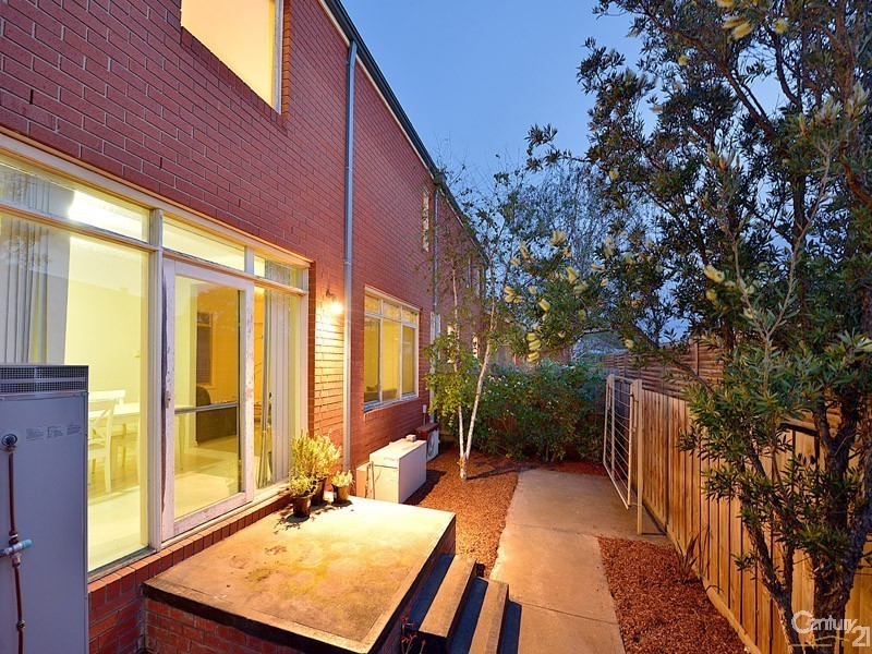 2/1108 Dandenong Road, Carnegie VIC 3163