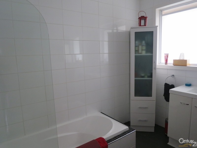 2A Valley Street, Oakleigh South VIC 3167