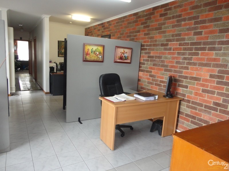 63 Springs Road, Clayton VIC 3168