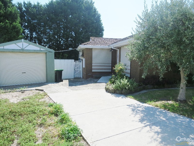 35 Leonard Close, Clarinda VIC 3169