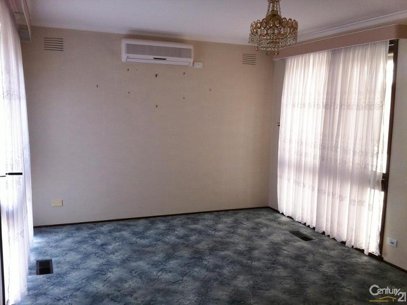 35 Leonard Close, Clarinda VIC 3169