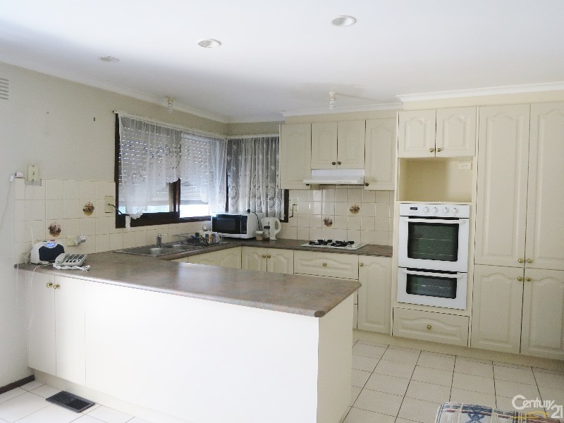 35 Leonard Close, Clarinda VIC 3169