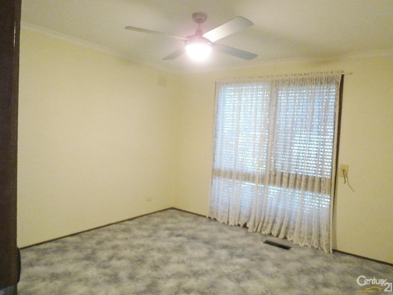 35 Leonard Close, Clarinda VIC 3169