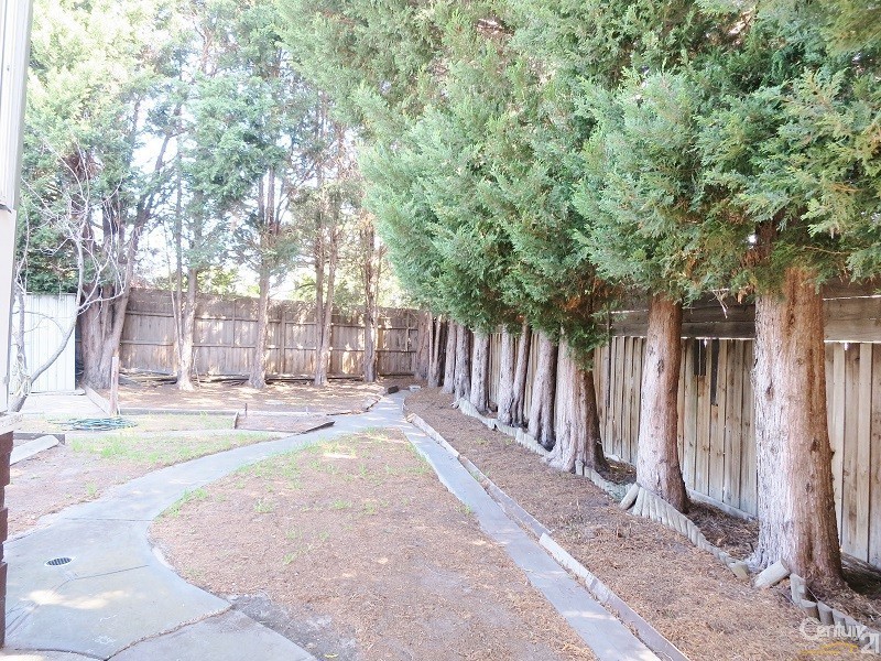 35 Leonard Close, Clarinda VIC 3169