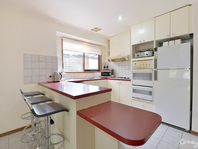 2 Darvel Court, Endeavour Hills VIC 3802