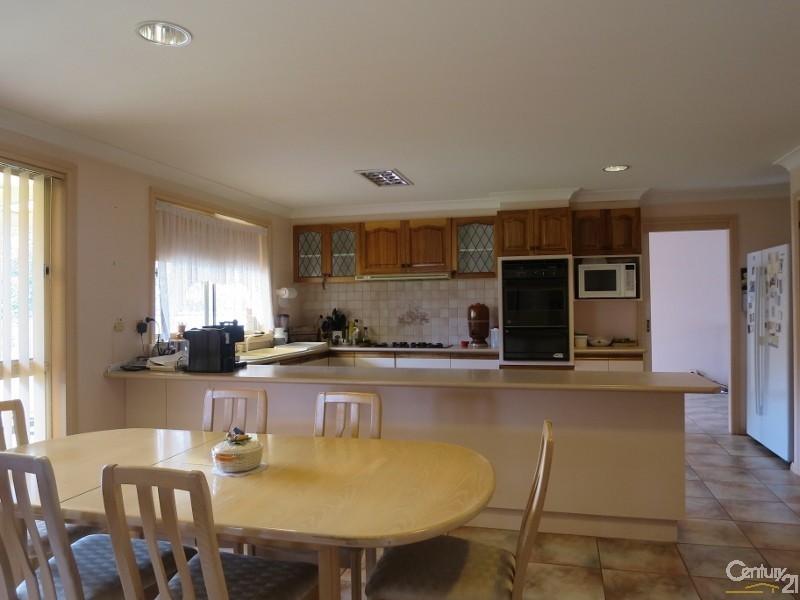 10  Schneider Crescent, Clarinda VIC 3169