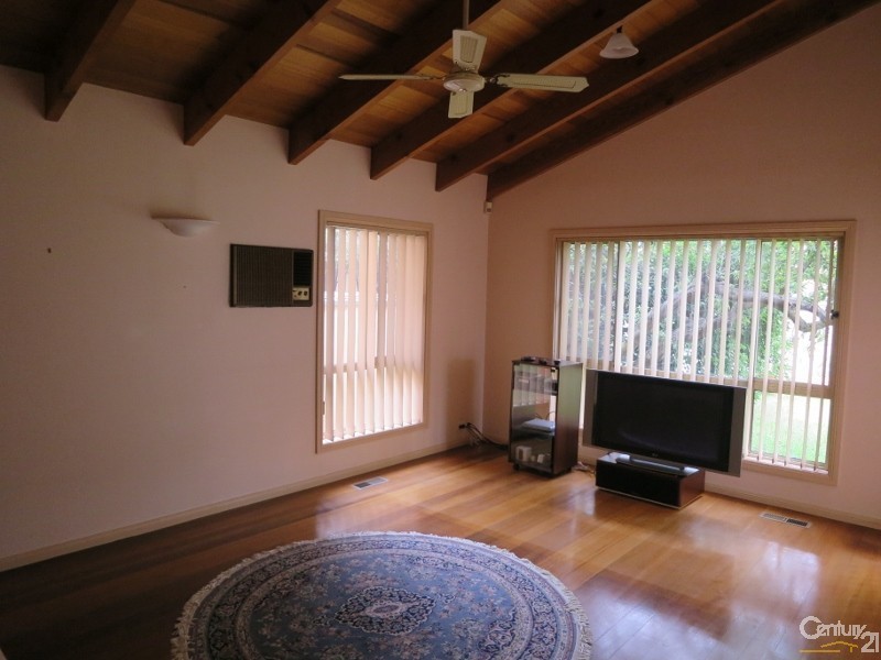 10  Schneider Crescent, Clarinda VIC 3169