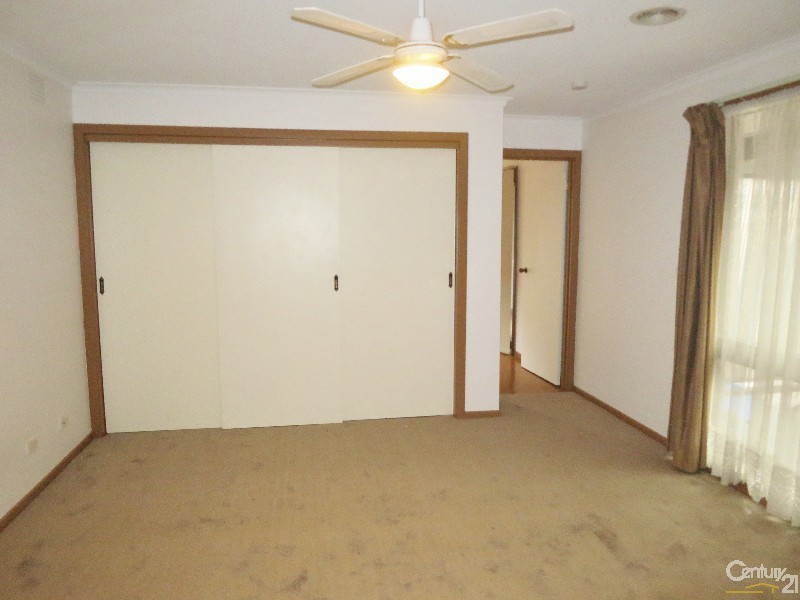 39 Tarago Crescent, Clayton South VIC 3169