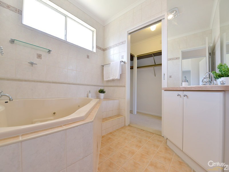 16 Bernard Street, Cheltenham VIC 3192