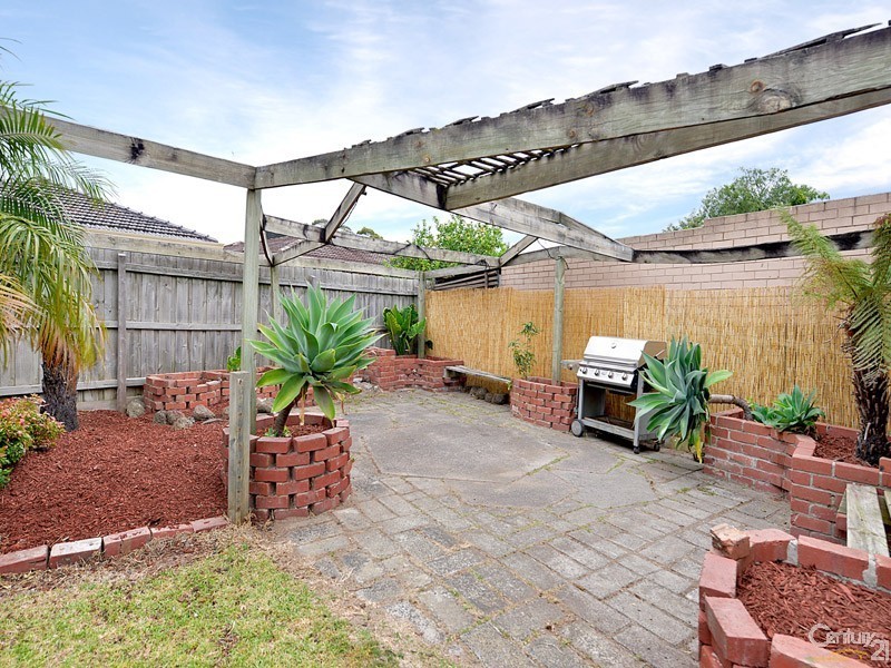 6 Finsbury Court, Dandenong North VIC 3175