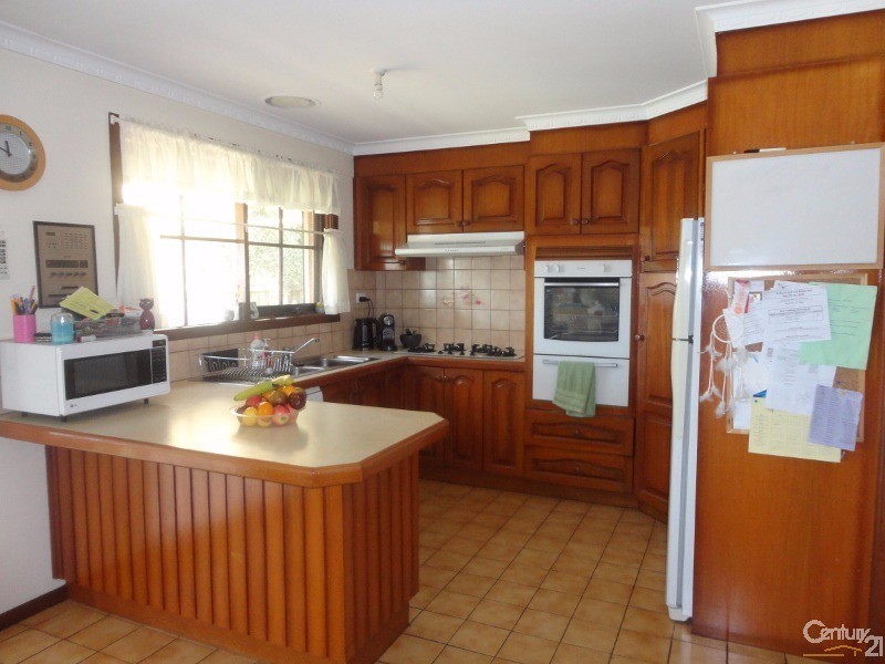 43 Sandalwood Drive, Oakleigh South VIC 3167