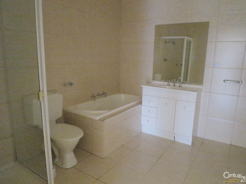 2/2027 Dandenong Road, Clayton VIC 3168