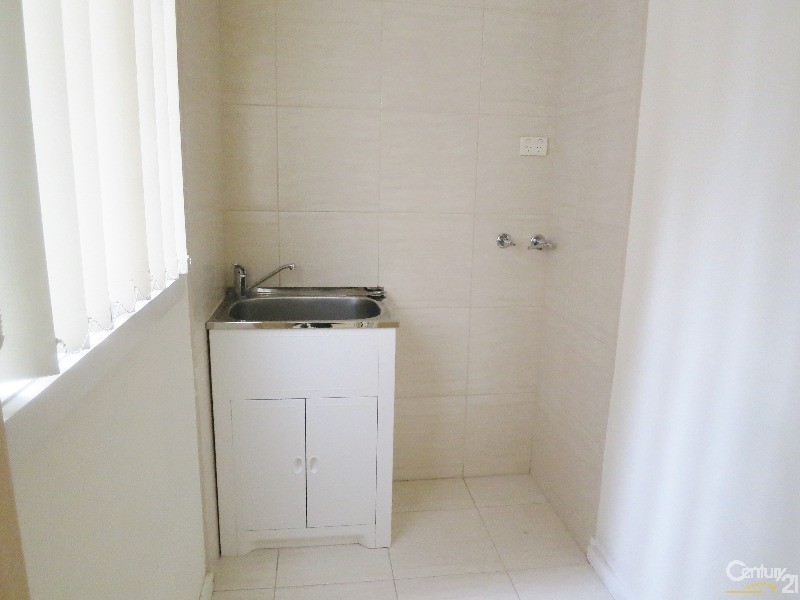 2/2027 Dandenong Road, Clayton VIC 3168