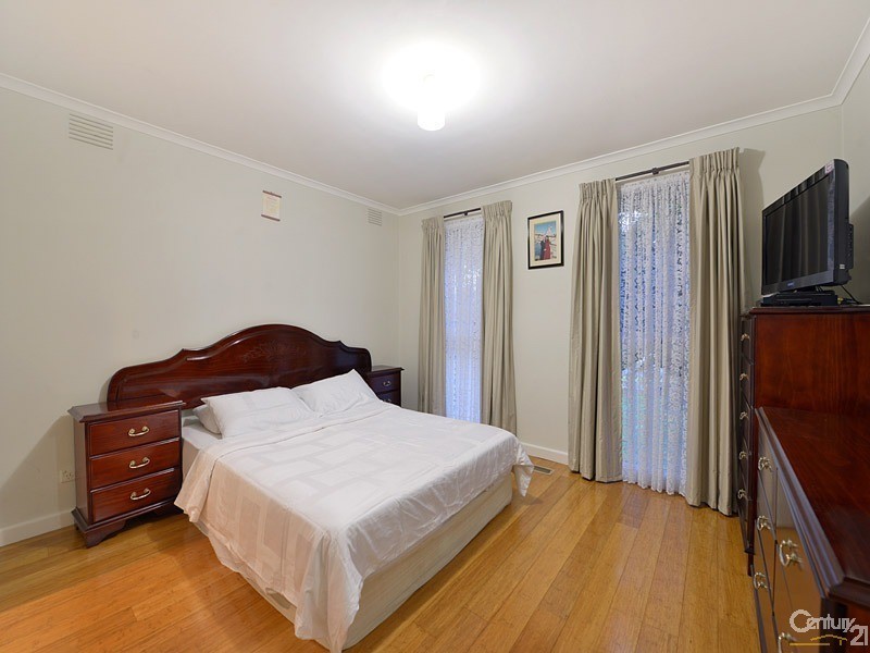 1 Enngonia Crescent, Clayton South VIC 3169