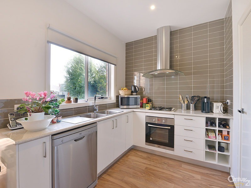 15b Barringun Crescent, Clayton South VIC 3169