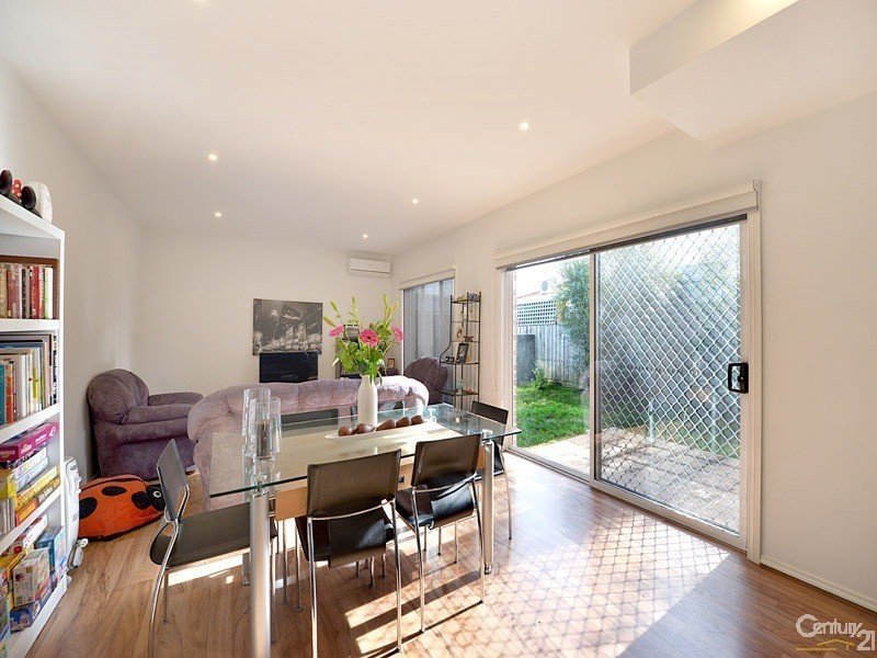 15b Barringun Crescent, Clayton South VIC 3169