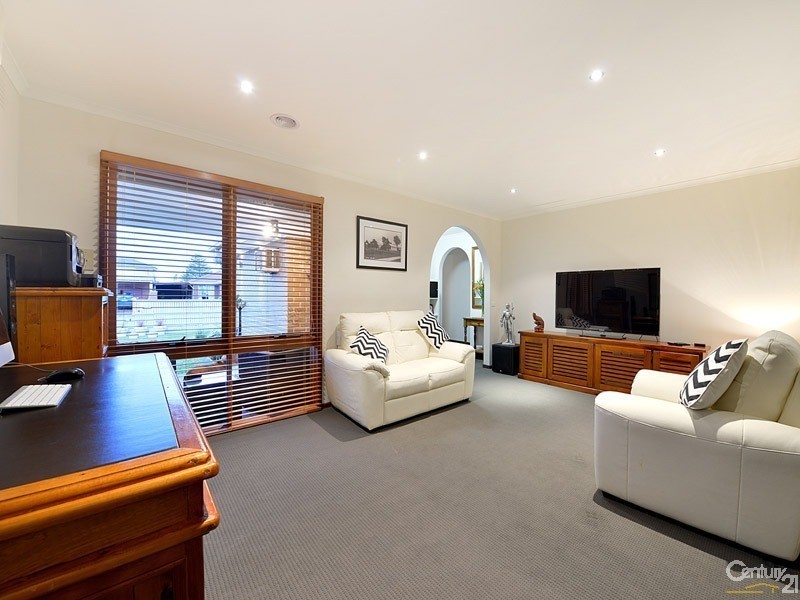 17 Bemboka Avenue, Clayton South VIC 3169