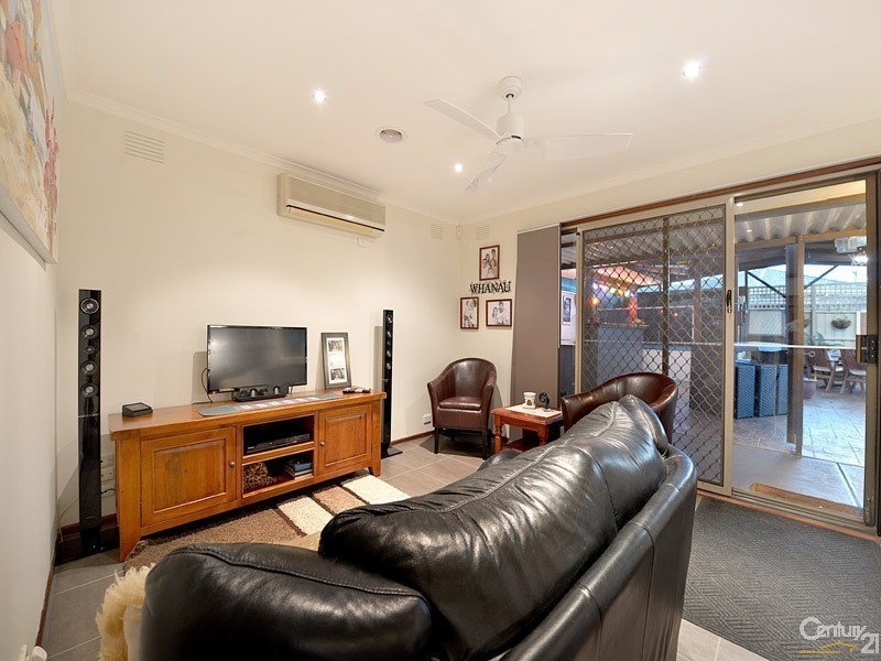 17 Bemboka Avenue, Clayton South VIC 3169