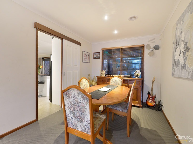 17 Bemboka Avenue, Clayton South VIC 3169