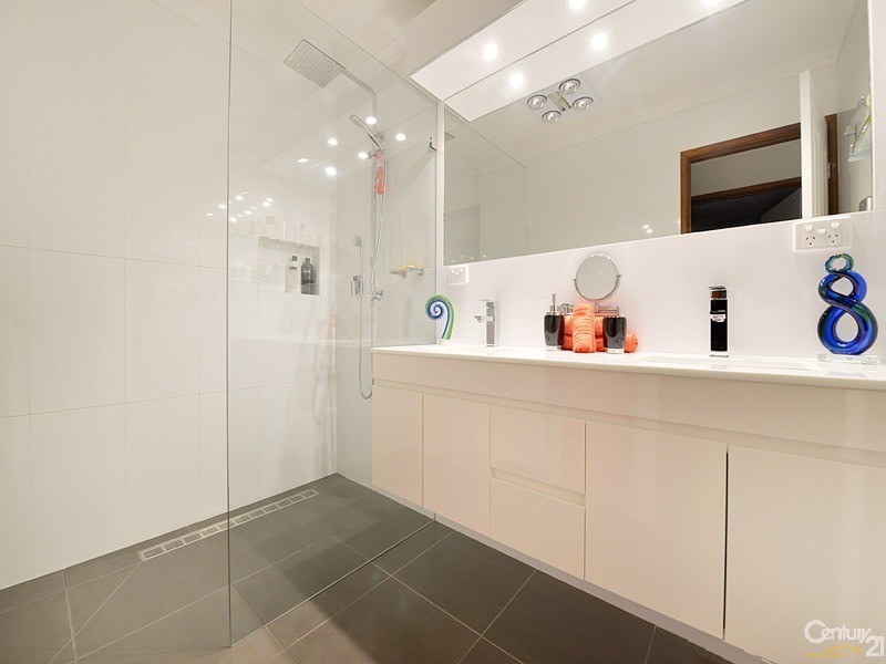 17 Bemboka Avenue, Clayton South VIC 3169