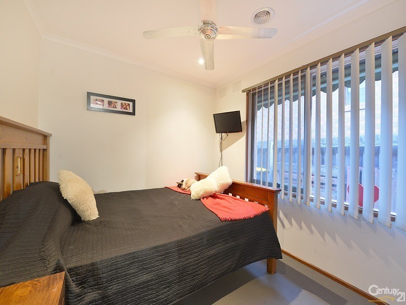 17 Bemboka Avenue, Clayton South VIC 3169