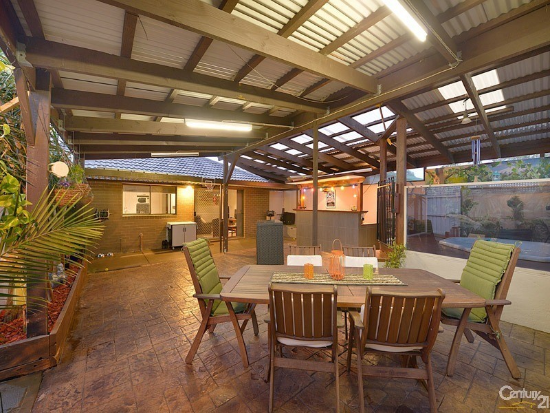 17 Bemboka Avenue, Clayton South VIC 3169